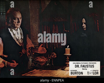 Doctor Faustus, UK, 1967, Regie: Richard Burton, Nevill Coghill, Darsteller: Richard Burton, Andreas Teuber Stock Photo