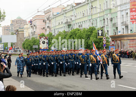 Donetsk, Ukraine. 09th May, 2015. Victory Parade in Donetsk. Military ...