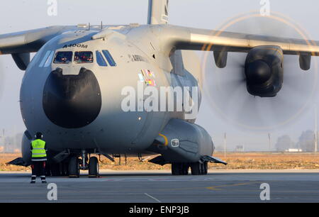Sevilla, Spain. 11th Dec, 2009. The military Airbus A400M is made ready for its first flight in Sevilla, Spain, 11 December 2009. The four-engined plane took off in front of 2500 guests at quarter past ten a.m. in beautiful sunshine. The maiden flight had originally been planned for early 2008. Photo: MAURIZIO GAMBARINI/dpa/Alamy Live News Stock Photo