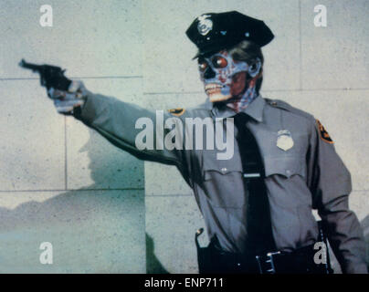 The Live!, USA 1988, aka; Sie leben!, aka: Invasion Los Angeles, Regie: John Carpenter, Szenenfoto: Außerirdischer als Polizist Stock Photo