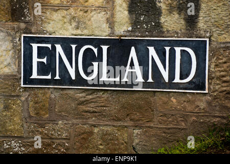 The English Border sign made of cast iron on the 200 year old Union Chain Bridge Stock Photo