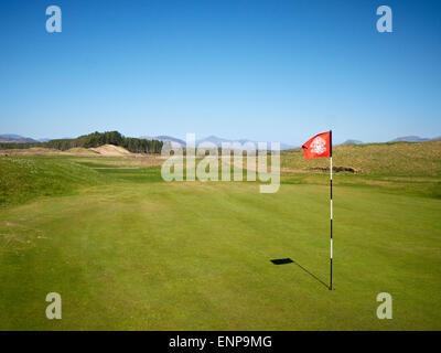 Red flag on St Davids golf course in Harlech Gwynedd Wales K Stock Photo