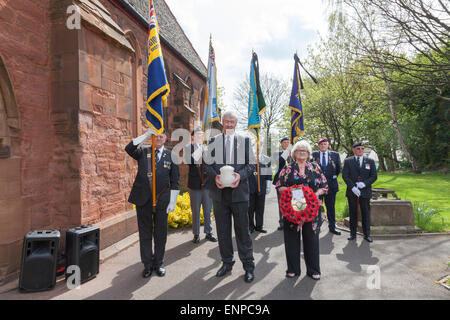 Holy Trinity Church, Chesterton, UK. 8 May 2015. Members of the Royal British Legion with the urn containing the ashes of Singer/Songwriter Jackie Trent. Credit:  John Henshall / Alamy Live News PER0545 Stock Photo