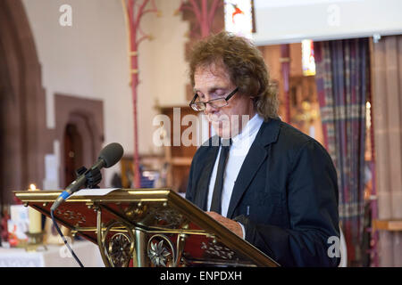 Holy Trinity Church, Chesterton, UK. 8 May 2015. Former Stoke City, Everton and Aston Villa footballer Mike Pejic delivers eulogy at the Memorial Service for the life of Singer/Songwriter Jackie Trent. Credit:  John Henshall / Alamy Live News PER0555 Stock Photo