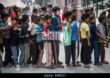 Kathmandu, Nepal. 10th May, 2015. Children queue to get food distributed by Nepalese military in Kathmandu, capital of Nepal, on May 10, 2015. Credit:  Liu Siu Wai/Xinhua/Alamy Live News Stock Photo