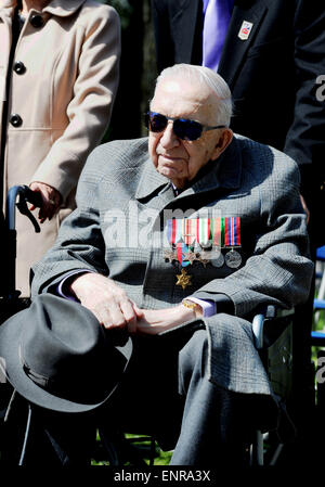 Brighton, UK. 10th May, 2015. 95 year old Clifford Gower who fought in North Africa and was then seconded to MI4 and MI6 at the VE day memorial service held at Brighton war Memorial today. Credit:  Simon Dack/Alamy Live News Stock Photo