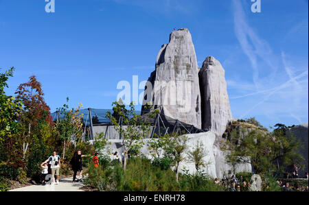 The large aviary and Le Rocher,Zoo de Vincennes,zoological park of Paris,France Stock Photo