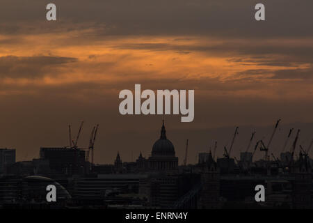 London, UK. 10th May, 2015. Sunset evening over St. Paul's Cathedral Credit:  Guy Corbishley/Alamy Live News Stock Photo