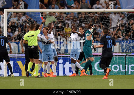 Rome, Italy. 10th May, 2015. Serie A Football. Lazio versus Inter Milan. Federico Marchetti gets red card from the referee Credit:  Action Plus Sports/Alamy Live News Stock Photo