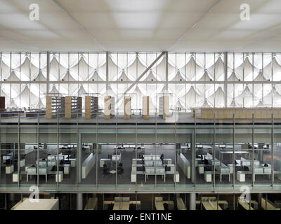 Overview of internal spaces with newly created reading area on former roof. King Fahad National Library, Riyadh, Saudi Arabia. A Stock Photo