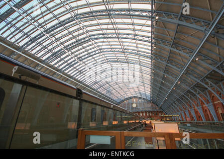 Searcy's Champagne Bar and restaurant in St Pancras International Railway Station London Stock Photo