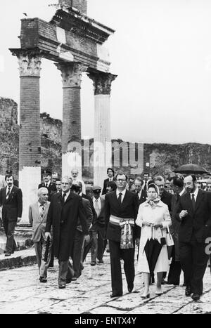 The Queen and The Duke of Edinburgh at the ancient ruins of Pompeii during a visit to Italy. 19th October 1980. Stock Photo