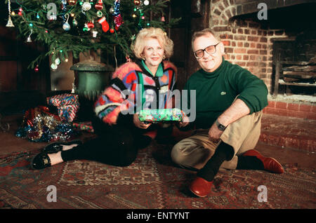 Anne Charleston & Ian Smith stars of Australian Day Time Soap Neighbours, pictured 30th November 1989. Stock Photo