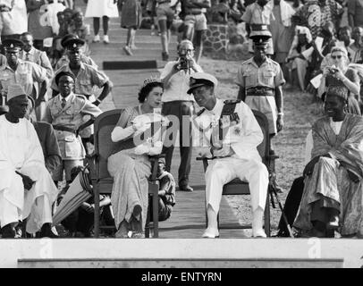 Queen of england dancing hi-res stock photography and images - Alamy