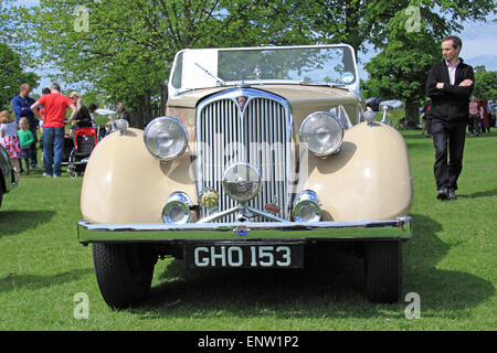 Rover 12 (P2) Tourer (1947). Chestnut Sunday, 10th May 2015. Bushy Park, Hampton Court, London Borough of Richmond, England, Great Britain, United Kingdom, UK, Europe. Vintage and classic vehicle parade and displays with fairground attractions and military reenactments. Credit:  Ian Bottle / Alamy Live News Stock Photo