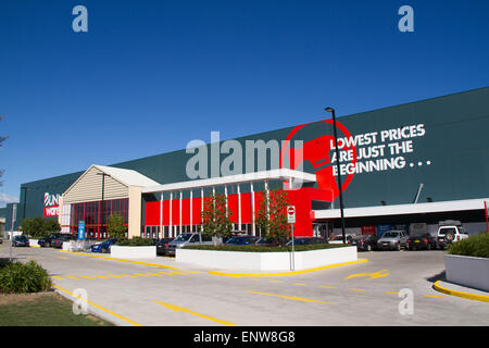 Bunnings Warehouse at Euston Road, Alexandria in Sydney. Credit: Richard Milnes/Alamy Stock Photo