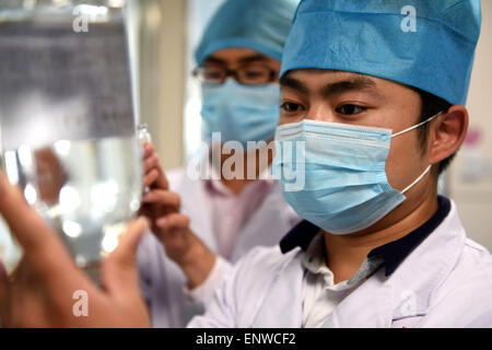 Bozhou, China's Anhui Province. 11th May, 2015. Male nurses work at the ICU in People's Hospital in Bozhou, east China's Anhui Province, May 11, 2015. China had nearly 2.5 million registered nurses at the end of 2012, but males account for less than one percent of that number, according to official statistics. © Liu Qinli/Xinhua/Alamy Live News Stock Photo