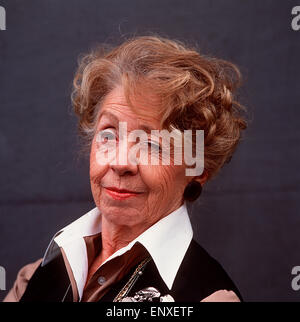 Die deutsche Schauspielerin und 'Mutter der Nation' Inge Meysel (1910-2004), Portrait, 1992. Popular German actress Inge Meysel, Stock Photo