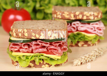 Brote belegt mit Schinken und Salami Stock Photo