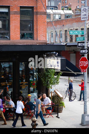 USA, New York State, New York City, NYC, Manhattan, Bubby's Restaurant at the southern end of the High Line linear park at the junction of Washington Street and Gansevoort Street in Greenwich Village. Stock Photo