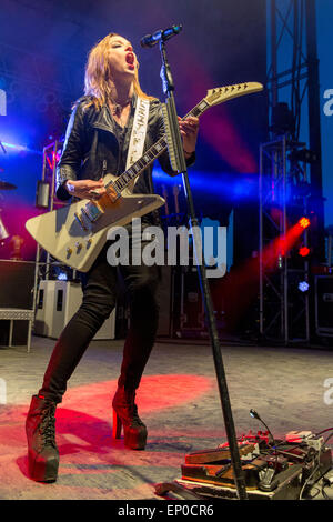 Somerset, Wisconsin, USA. 9th May, 2015. Musician LZZY HALE of Halestorm performs live on stage at the inaugural Northern Invasion music festival during 'The World's Loudest Month' at Somerset Amphitheater in Somerset, Wisconsin © Daniel DeSlover/ZUMA Wire/Alamy Live News Stock Photo