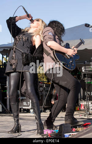 Somerset, Wisconsin, USA. 9th May, 2015. Singer TAYLOR MOMSEN and BEN PHILLIPS of The Pretty Reckless perform live on stage at the inaugural Northern Invasion music festival during 'The World's Loudest Month' at Somerset Amphitheater in Somerset, Wisconsin © Daniel DeSlover/ZUMA Wire/Alamy Live News Stock Photo