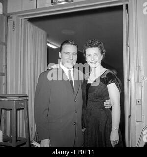 Deutsche Schauspielerin, Sängerin und Kunstpfeiferin Ilse Werner bei der Show 'Die große Chance Nr. 100 000' für die ARD Fer Stock Photo