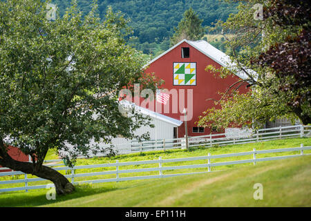 Red barn with painted quilt pattern on a farm in Garrett County, Maryland, USA Stock Photo