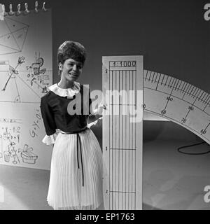 Deutsche Schlagersängerin Manuela bei einem Auftritt in der ARD Musiksendung 'Musik aus Studio B', Deutschland 1960er Jahre. Stock Photo