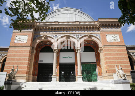 Palacio de Velázquez, Velazquez Palace in Buen Retiro Park, Madrid, Spain Stock Photo