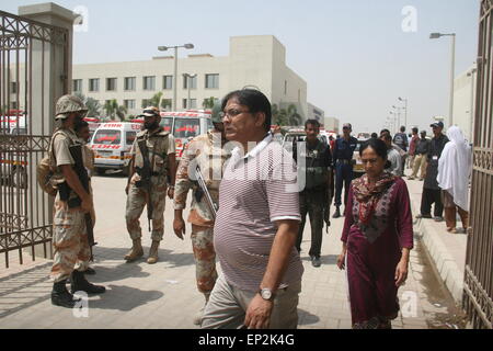 Karachi, Pakistan. 13th May, 2015. People and ambulances gather outside the hospital after a bus was attacked by six gunmen. At least 45 dead and 13 passengers were wounded on the Karachi's bus firing where the victims were nearly all Ismailis, according to the reports. Credit:  PACIFIC PRESS/Alamy Live News Stock Photo