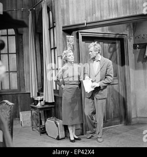 Blick zurück im Zorn, Fernsehspiel, Deutschland 1958, Regie: John Olden, Darsteller: Horst Frank, Hilde Mikulicz Stock Photo