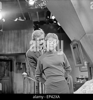 Blick zurück im Zorn, Fernsehspiel, Deutschland 1958, Regie: John Olden, Darsteller: Horst Frank, Hilde Mikulicz Stock Photo