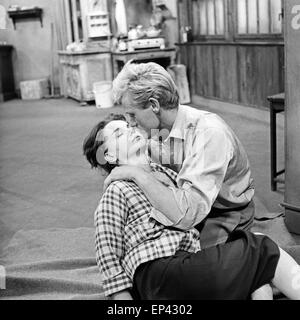 Blick zurück im Zorn, Fernsehspiel, Deutschland 1958, Regie: John Olden, Darsteller: Ingrid Andree, Horst Frank Stock Photo