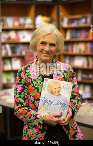 Mary Berry at a book signing at Waterstones  in Cambridge Stock Photo