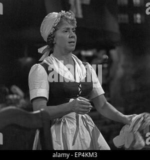 Madame sans gene, Fernsehfilm, Deutschland 1960, Regie: John Olden, Darsteller: Inge Meysel Stock Photo