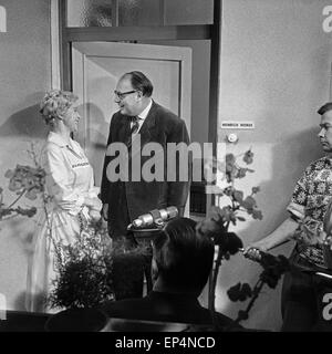 Heinz Erhadt Festival mit der Episode 'Ein ruhiges Stündchen', Deutschland 1963, Regie: Hans Müller, Darsteller: Heinz Erhardt Stock Photo