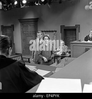 Das Fernsehgericht tagt, Fernsehserie, Deutschland 1961 - 1978, Folge: Testamentsfälschung, Deutschland 1960er Jahre. Stock Photo