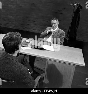 Anfrage, Mystery Fernsehspiel, Deutschland 1962, Regie: Egon Monk, Darsteller: Carl Lange Stock Photo