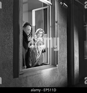 Spielszene zum Fach 'Geschichte' im Rahmen des Schulfernsehens des NDR in Hamburg, Deutschland 1960er Jahre. Scene of the subjec