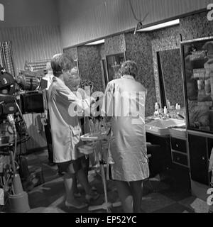 Schönes Wochenende, Fernsehspiel, Deutschland 1962, Regie: Peter Beauvais, Dreharbeiten im Friseursalon Stock Photo