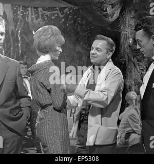 Schönes Wochenende, Fernsehspiel, Deutschland 1962, Regisseur Peter Beauvais bei Anweisungen Stock Photo
