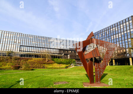 Sculpture at the European Commission (Bâtiment Jean Monnet) in the European Quarter, Kirchberg, Luxembourg Stock Photo