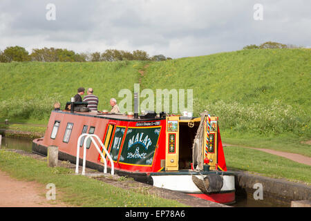 A narrowboat on the Worcester and Birmingham Canal near Tardebigge, Worcestershire, England, UK Stock Photo