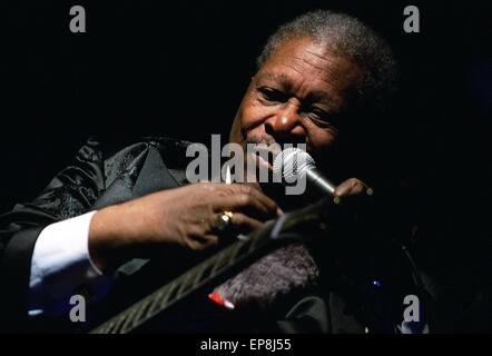 FILE PICS: Blues musician B.B. KING (September 16, 1925 - May 14, 2015) whose scorching guitar licks and heartfelt vocals made him the idol of generations of musicians and fans while earning him the nickname 'King of the Blues', has died in his sleep at home in Las Vegas at age 89. Pictured: June 20, 2002 - 2nd Anniversary Of BB King Blues Club And Grill, New York' © Globe Photos/ZUMAPRESS.com/Alamy Live News Stock Photo