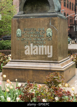 Plaque on Statue Honoring Edwin Booth, Gramercy Park, NYC, USA Stock Photo