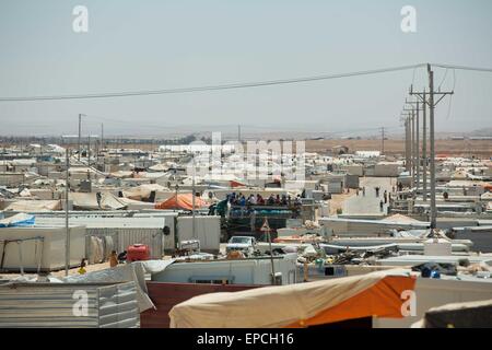 View onto the Zaatari refugee camp, Jordan, 16 May 2015. According to reports during a two day trip to the region, the German Foreign Minsiter visited some of the 80,000 Syrian refugees who have fled the Syrian civil war now in its fourth year living in Jordan. Photo: JOERG CARSTENSEN/dpa Stock Photo