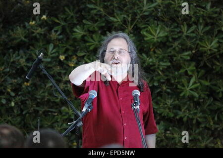 Athens, Greece. 16th May, 2015. Richard Stallman speaks at the Commons Fest 2015. Richard Stallman, founder of the GNU Project a free software foundation, spoke at Commons Fest 2015 in Athens about free software and threads to freedom through technology. © Michael Debets/Pacific Press/Alamy Live News Stock Photo
