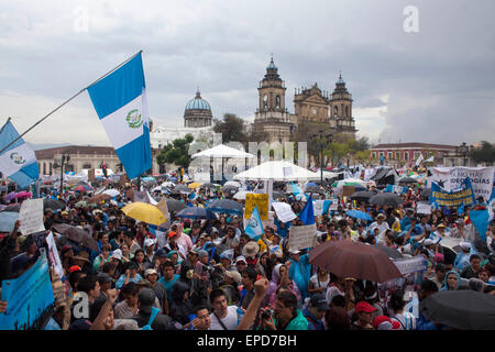 Guatemala City, Guatemala. 16th May, 2015. People take part during a demonstration in demand of the impeachment of Guatemalan President Otto Perez Molina in front of the National Palace of Culture, in Guatemala City, capital of Guatemala, on May 16, 2015. © Luis Echeverria/Xinhua/Alamy Live News Stock Photo