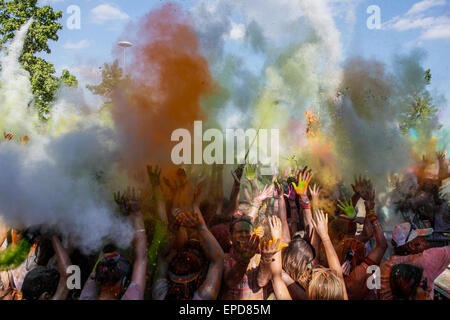 Turin, Italy. 16th May, 2015. Upon color blust at the second edition of 'Color Run'. Credit:  Elena Aquila/Pacific Press/Alamy Live News Stock Photo